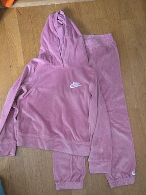 Nike | Girls Pink Velour Hoodie & Joggers Tracksuit